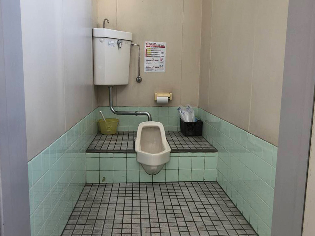 トイレ改修工事　before
